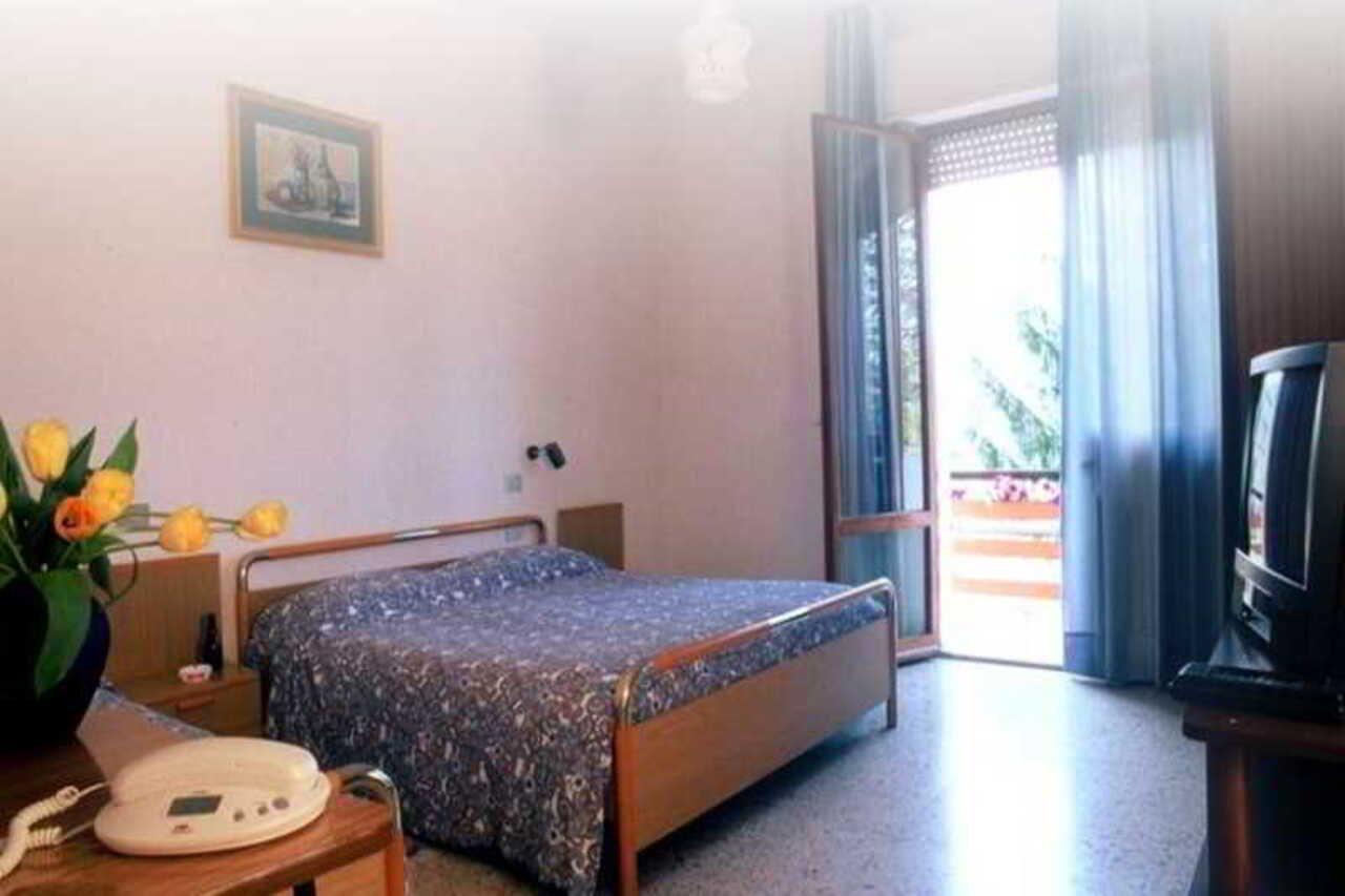 Albergo Ester Di Fossi Laura Rimini Luaran gambar