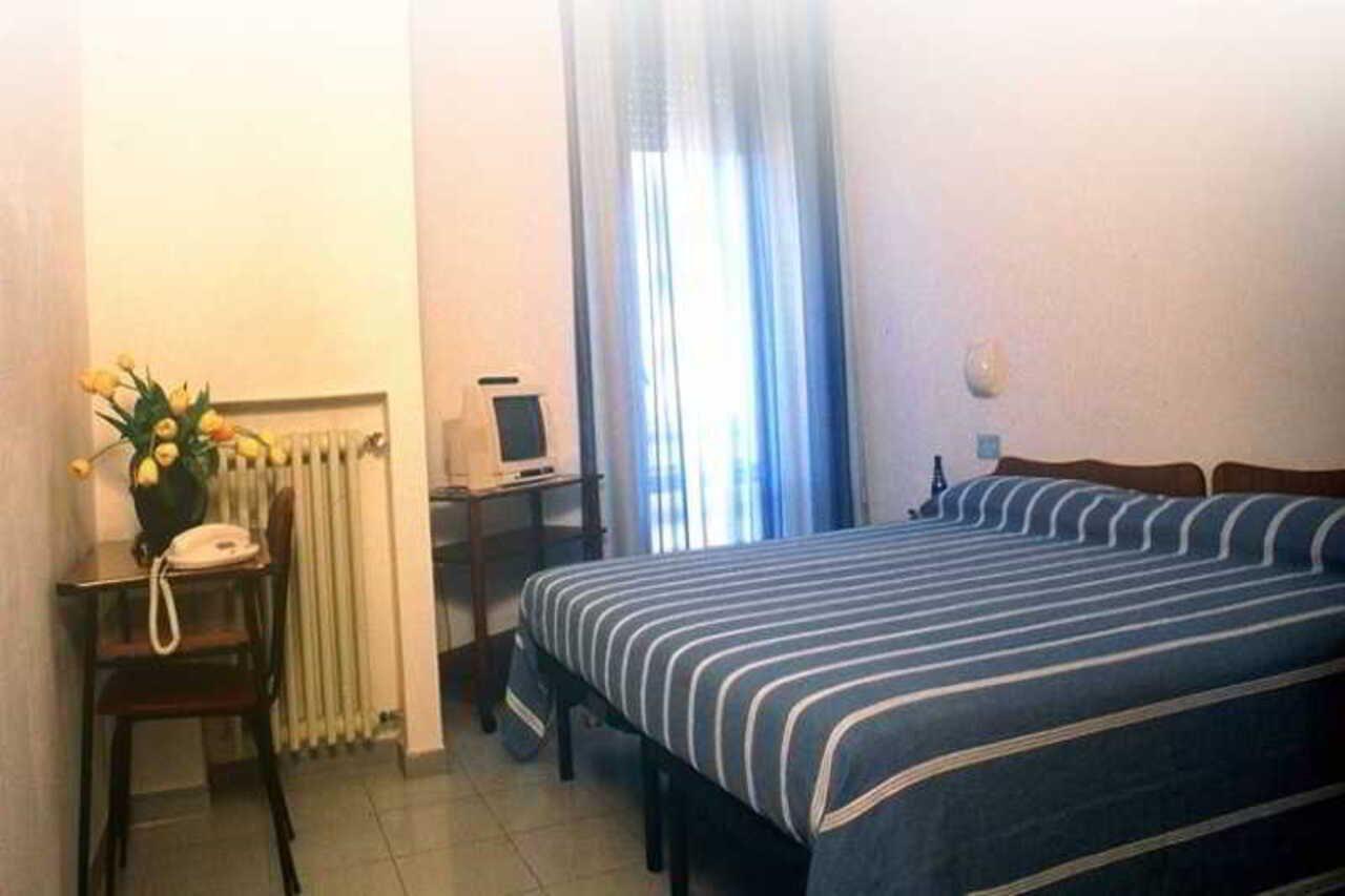 Albergo Ester Di Fossi Laura Rimini Luaran gambar